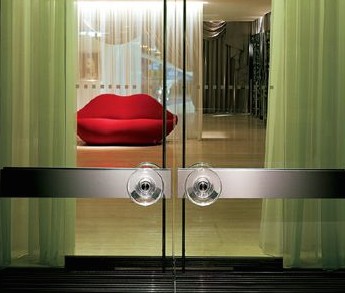SANDERSON HOTEL LONDON vip celebrity hotel